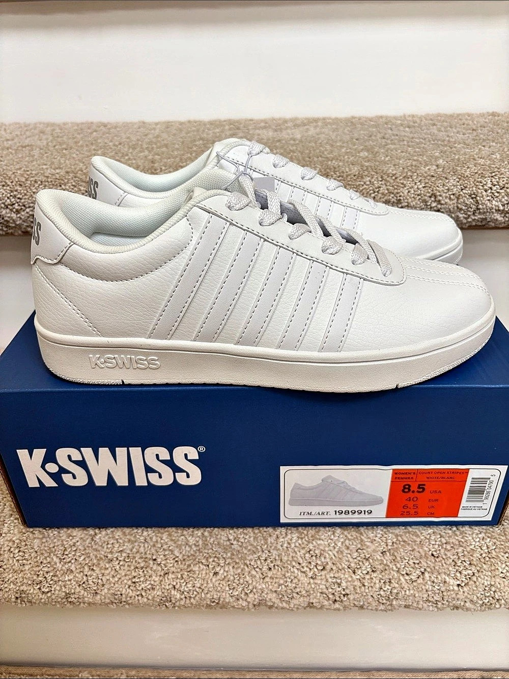 NWT/NIB K-SWISS Court Open Stripes White US 8.5